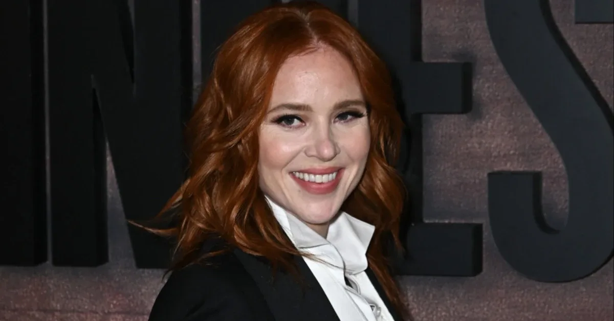 Angela Scanlon Isi Slot Drivetime BBC Radio 2, Janji Hadirkan 'Kekacauan' Menyenangkan