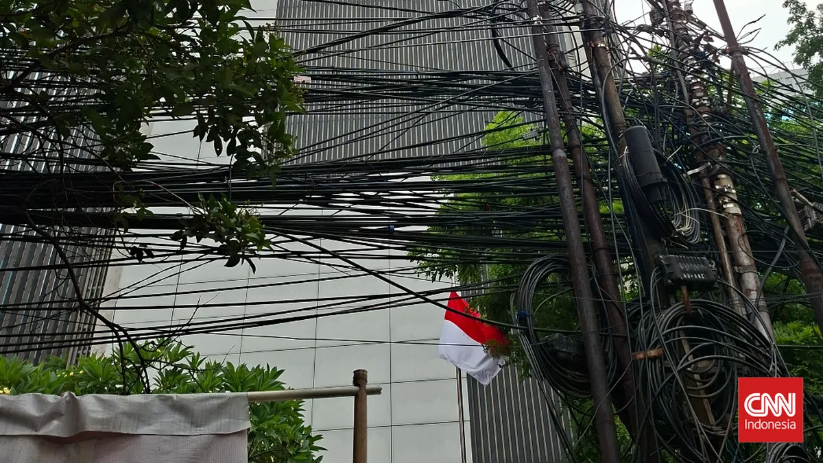 Kabel Semrawut di Kuningan Barat: Ancaman Nyata, Janji Lima Tahun Pramono