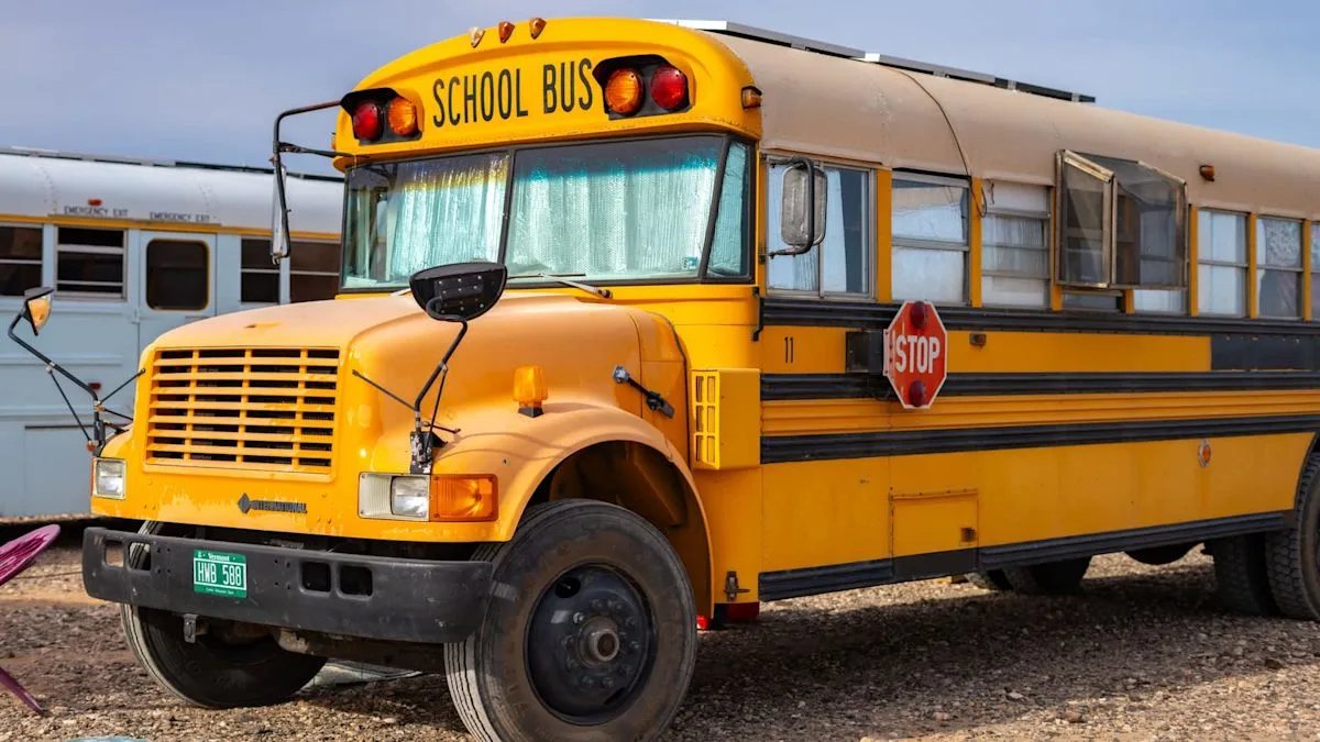 Tambah Panel Surya ke-4 di Bus Konversi, Pemilik Skoolie Terkejut: Kendala Bukan di Atap, Tapi di Charge Controller