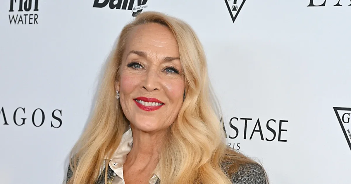 Jerry Hall Tolak Gym dan Botox, Pilih Berkebun untuk Tetap Bugar di Usia 70