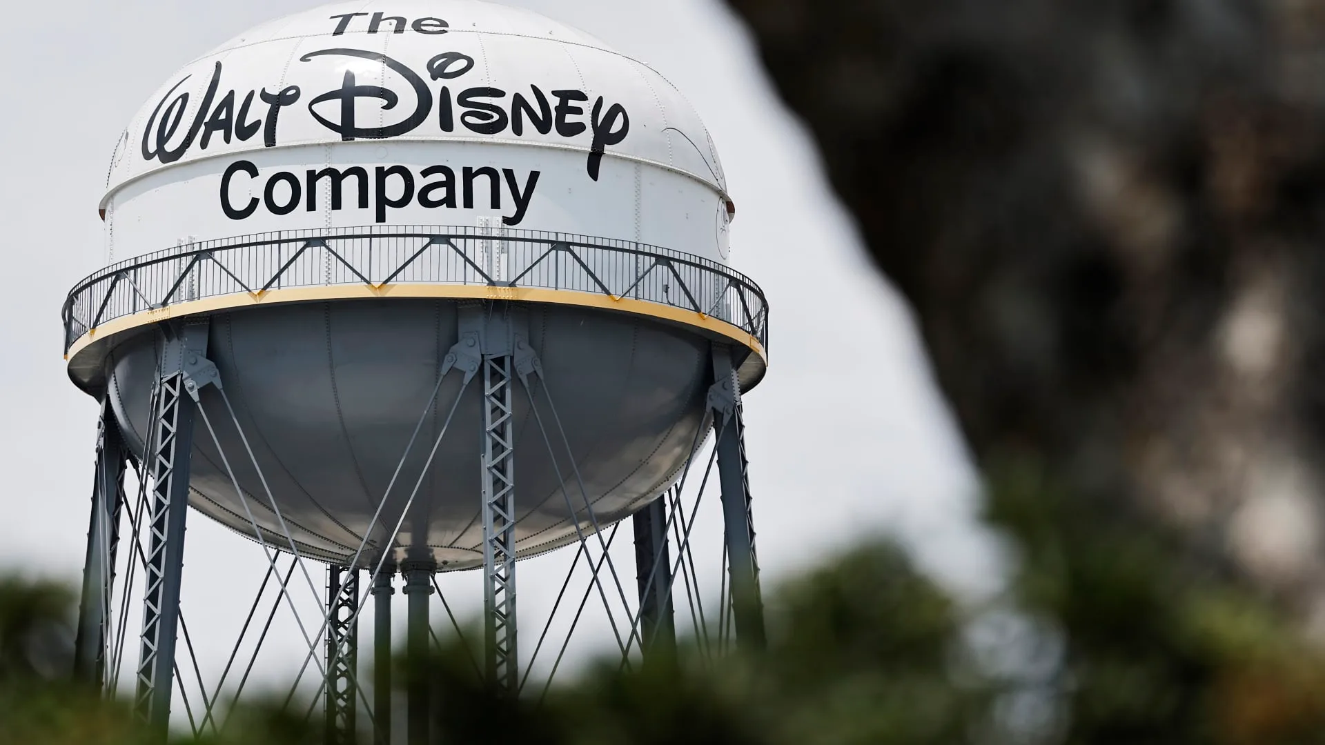 Disney Pangkas 300 Karyawan di Tengah Transformasi "One Disney"