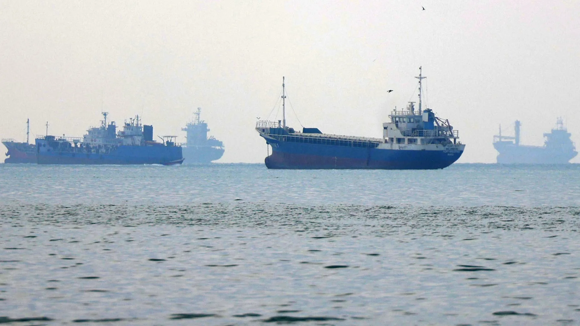 Selat Hormuz Pulih, Tapi Krisis Bahan Bakar Global Mengintai Ekonomi Dunia