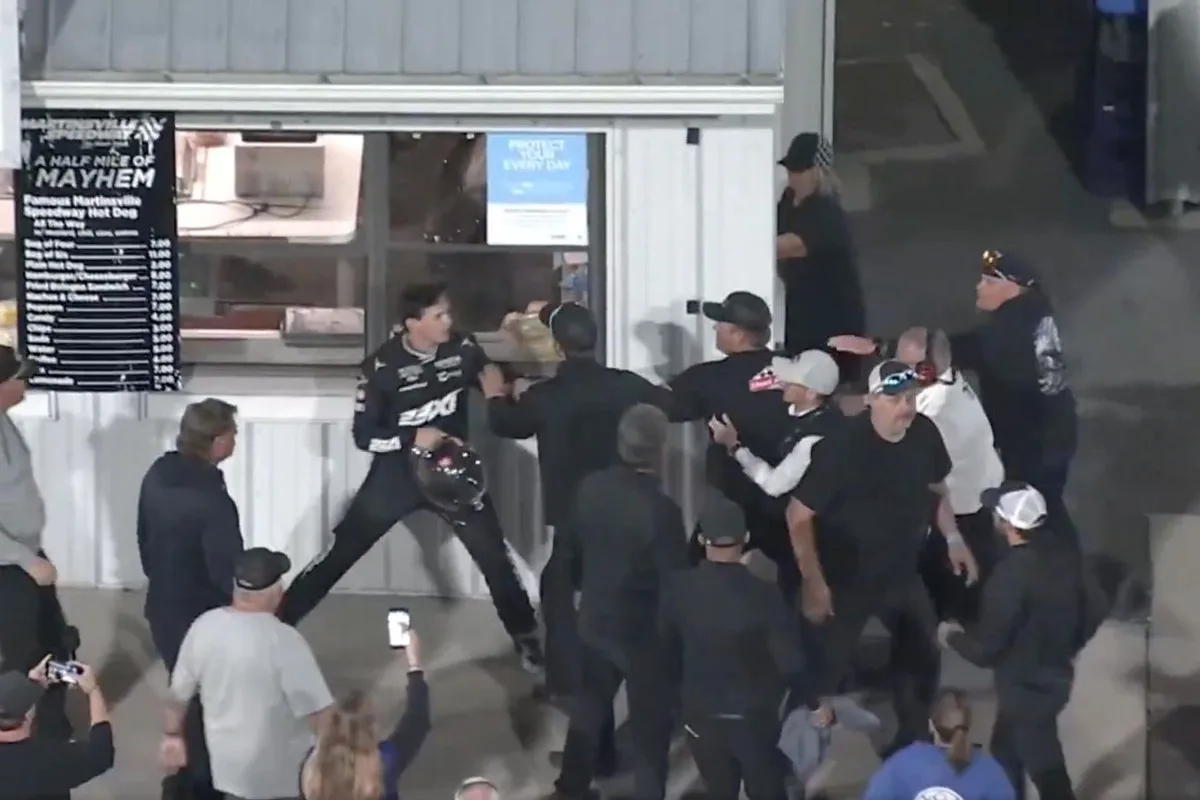 NASCAR Suspensi Tak Terbatas Chad Bryant dan Kru Usai Keroyok Corey Heim di Martinsville