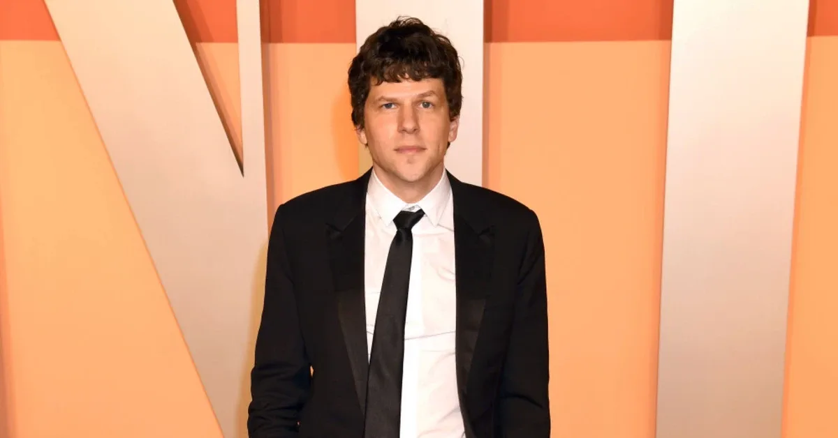 Jesse Eisenberg Tolak Fokus Piala Oscar, Anggap Karier Seni Lebih dari Sekadar Trofi