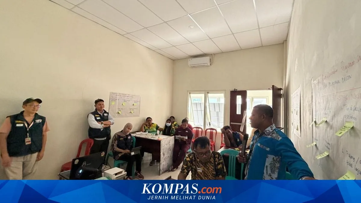 TEP UI Latih Nakes Teluk Wondama Gunakan Rekam Medis Elektronik, Atasi Rujukan Pasien via Laut