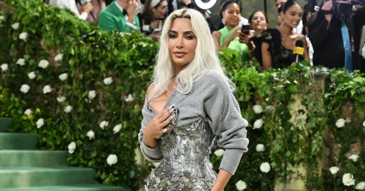Kim Kardashian: Tak Peduli Tak Nyaman di Red Carpet, Nyaman di Rumah Jadi Inspirasi Skims