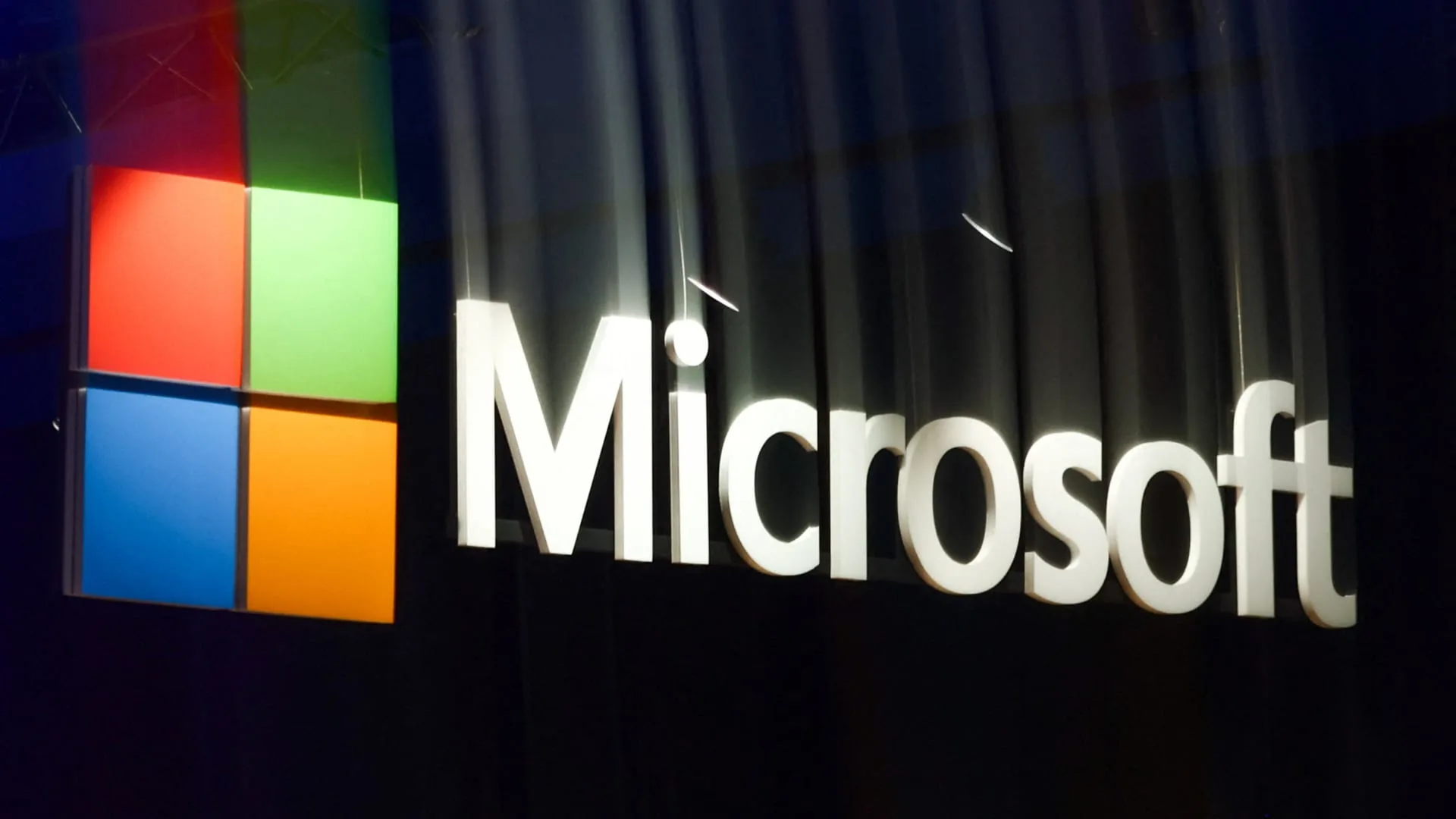 Saham Microsoft hingga SpaceX Bergejolak di Tengah Sesi: Sinyal Rotasi Sektor Teknologi