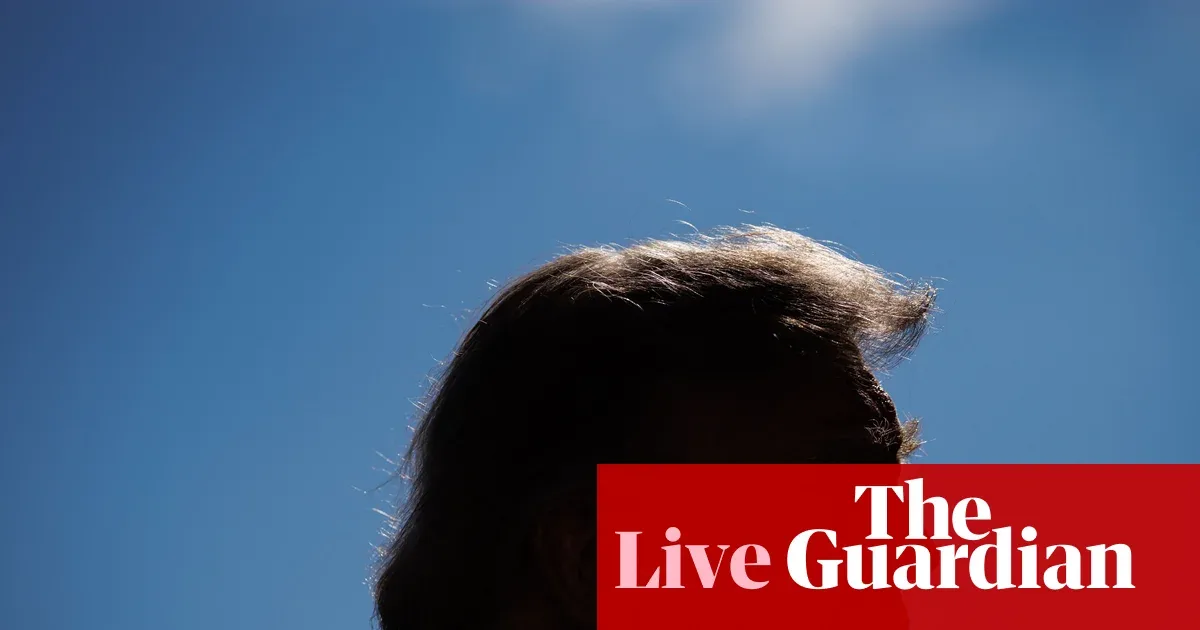 Trump Klaim 'Baik-Baik Saja' di Tengah Rekor Terburuk: Dukungan Hispanik Anjlok, Bom AS Ditarik dari Pangkalan Inggris