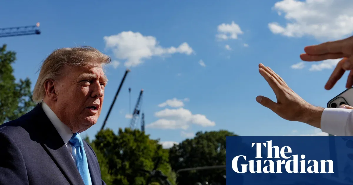 Tingkat Kepuasan Trump Anjlok ke Rekor Terendah 32%, Sinyal Bahaya bagi Partai Republik