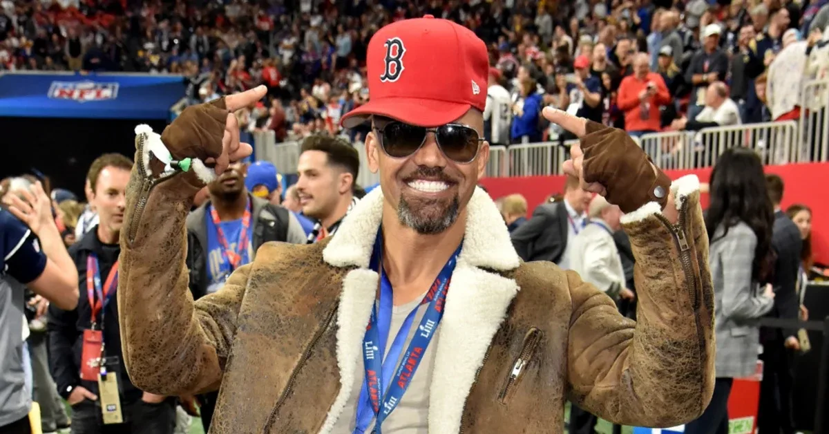 Shemar Moore Jalani Tiga Operasi demi 'Kaki Jelek' yang Selama Ini Disembunyikan