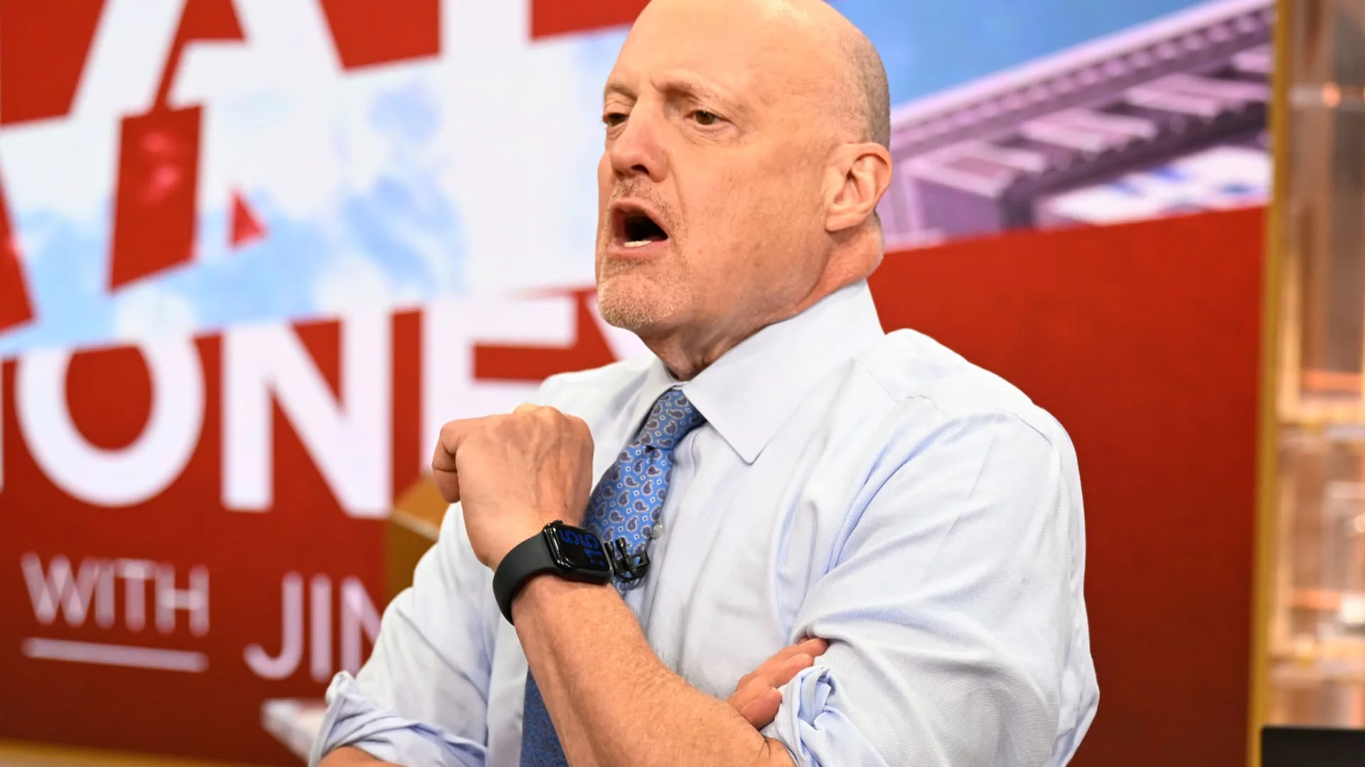 Cramer Pilih Raksasa Teknologi Blue-Chip sebagai Jalur Aman Investasi AI