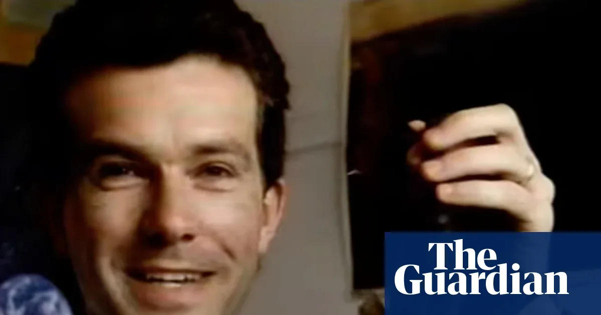Richard Morecroft, Legenda ABC yang Sembunyikan Bayi Flying Fox di Balik Meja Berita