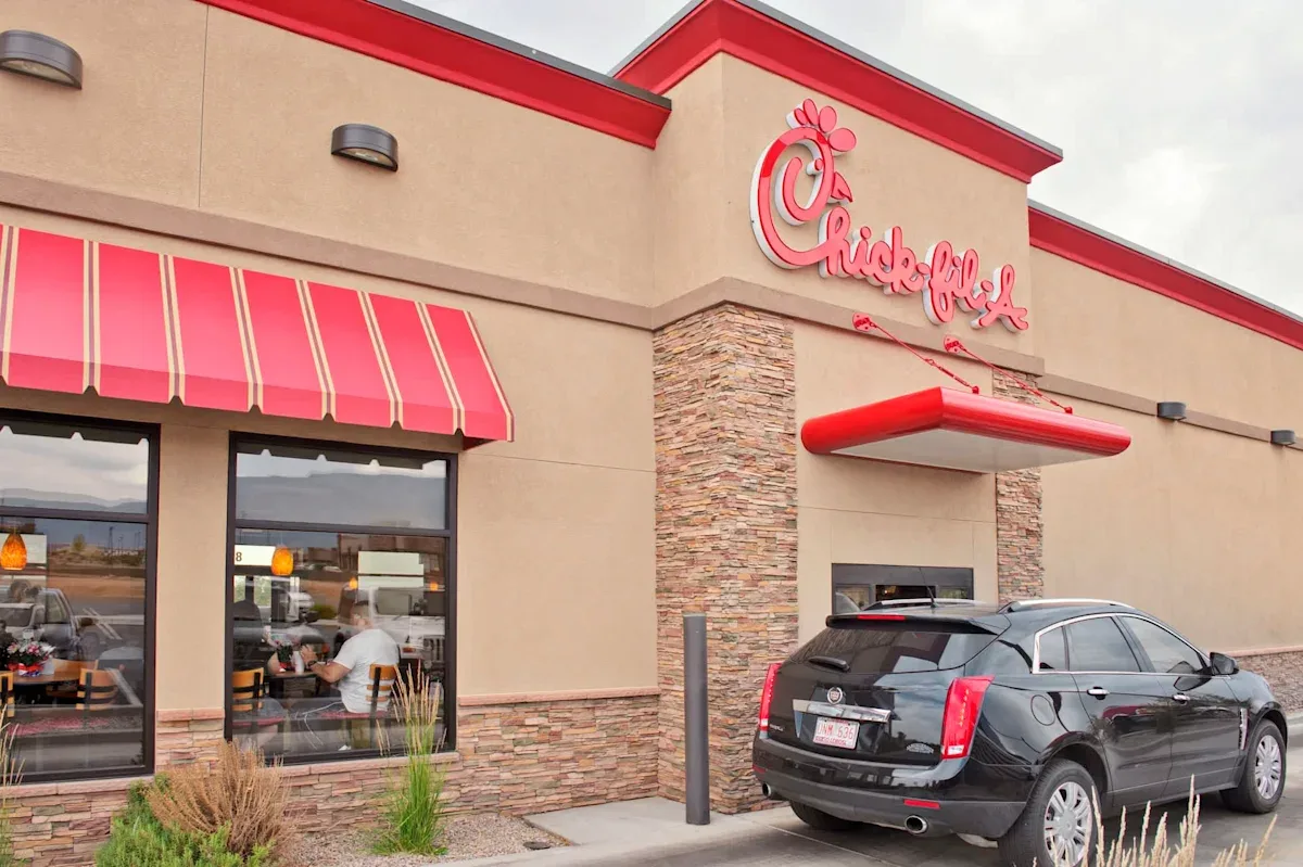 Chick-fil-A Tolak AI di Drive-Thru, Pilih Interaksi Manusia meski Rival Makin Automasi