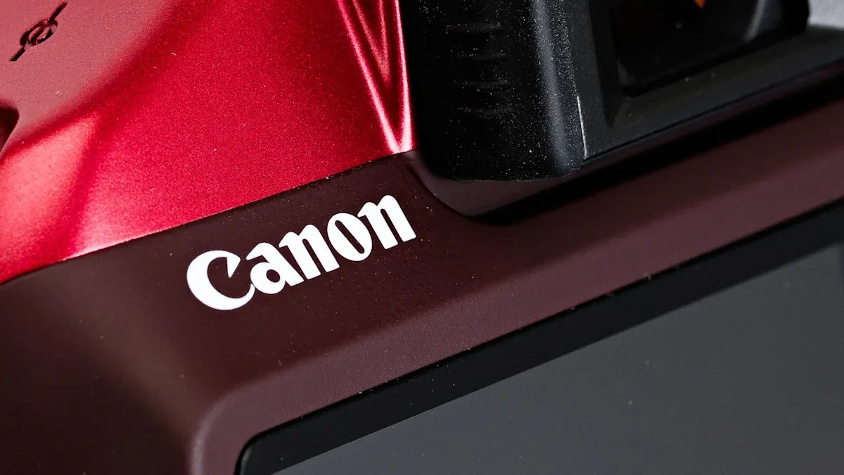 Canon Patenkan Empat Lensa Makro Non-L: Sinyal Kejutan untuk Fotografer Budget?