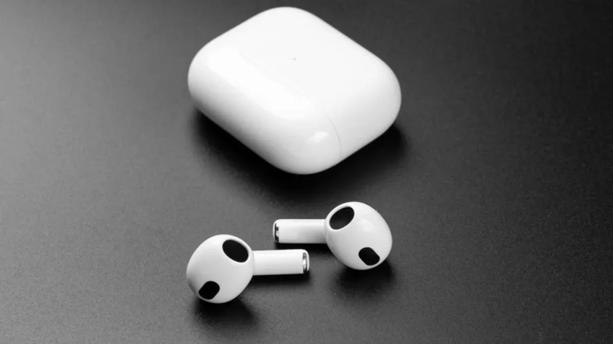 Jangan Bersihkan AirPods dengan Alkohol, Ini Peringatan Apple yang Bisa Selamatkan Perangkat Anda