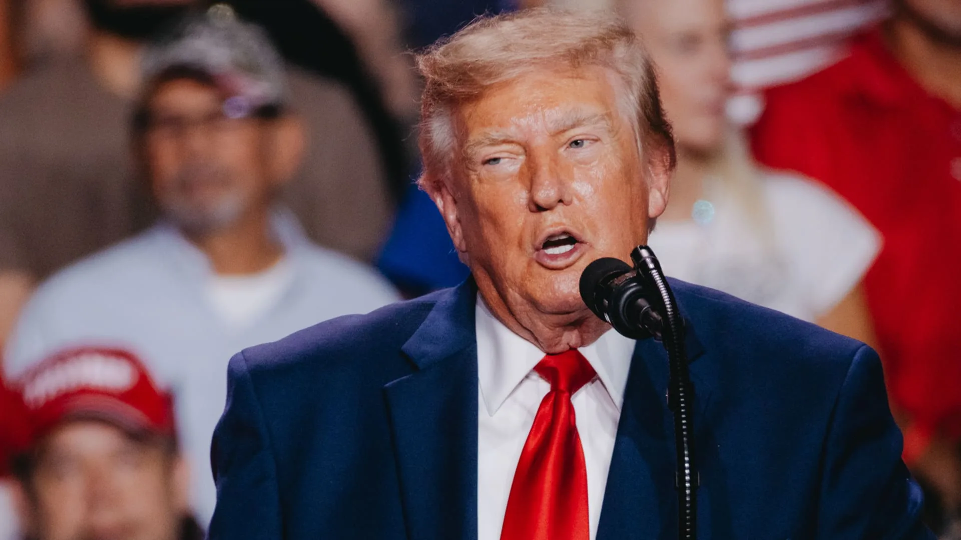 Trump Rules Out Iran Strike Before US Midterms, Signals Negotiation Amid Tensions