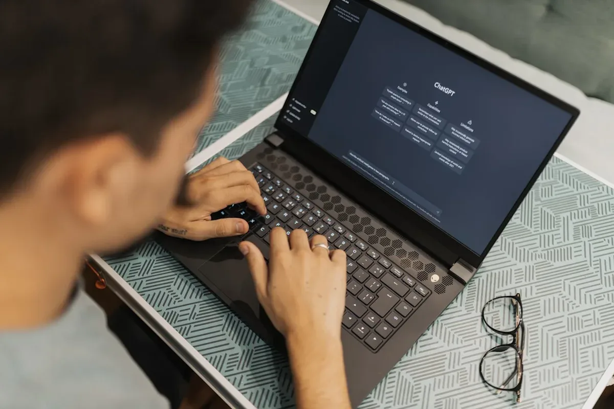 Fisikawan Temukan Rumus Prediksi Kapan Chatbot AI 'Membelot'