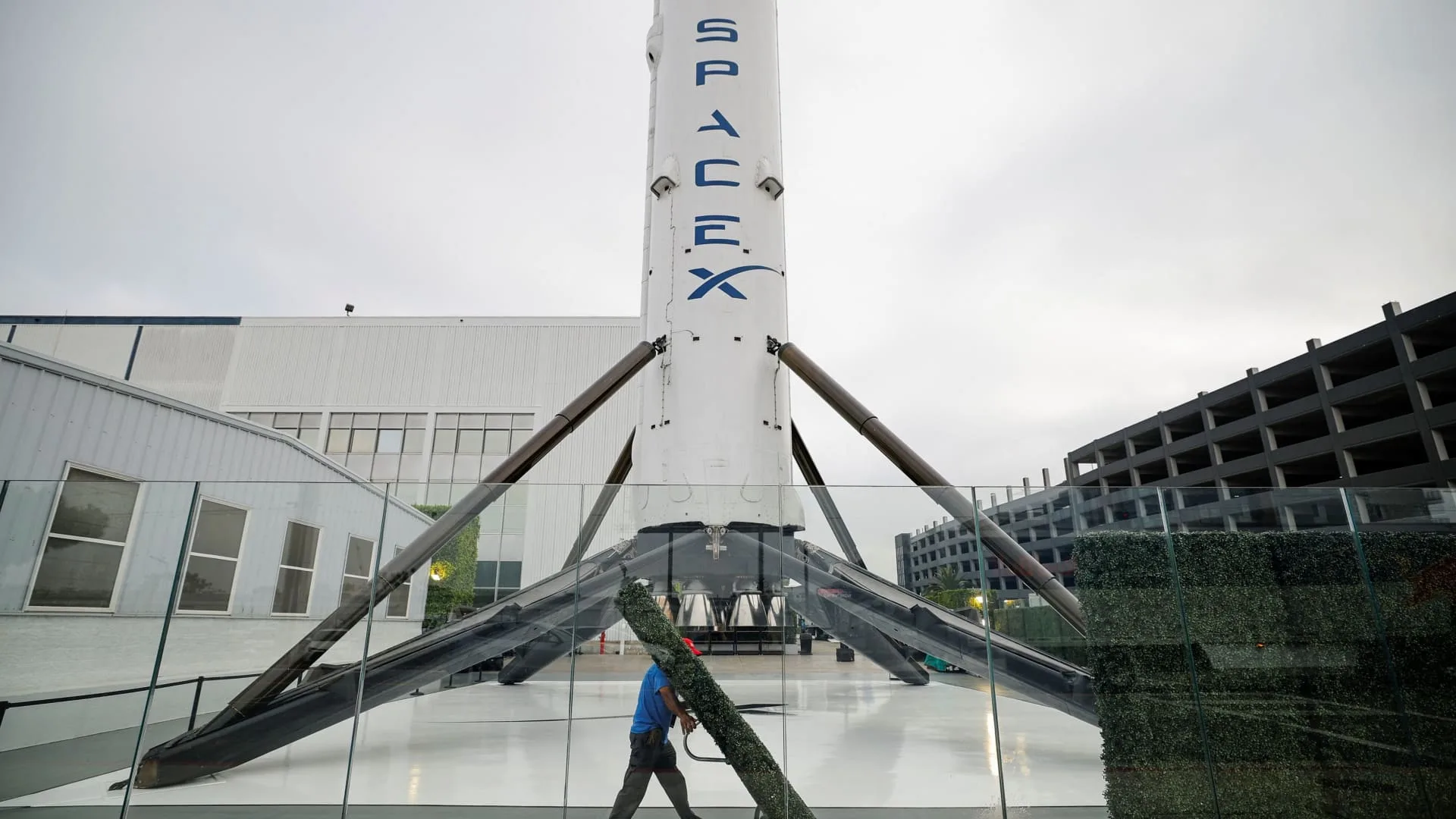 SpaceX Borong Spektrum 800 MHz, Saham AT&T, Verizon, dan T-Mobile Terjun Bebas