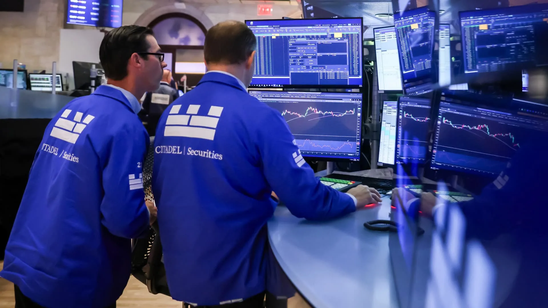 OpenAI Cuts Revenue Forecast, Wall Street Tech Stocks Tumble