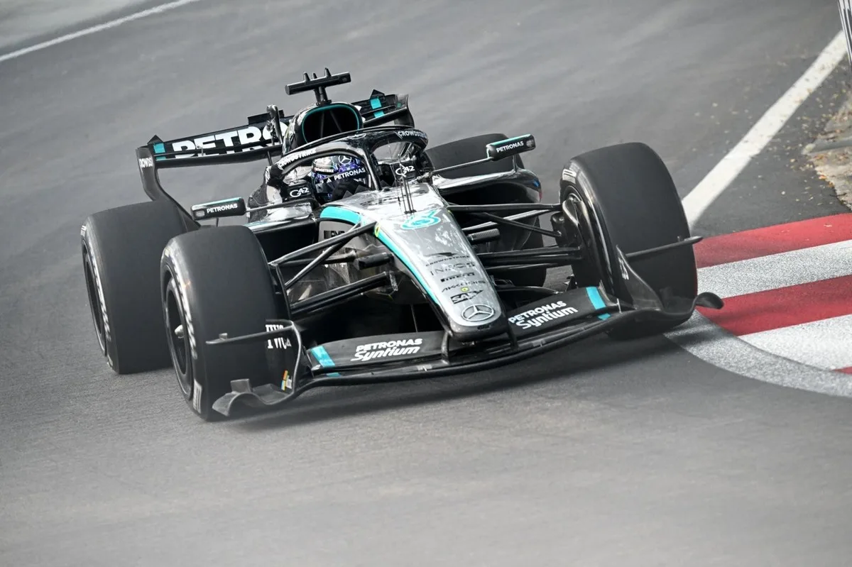 Russell Tercepat di FP1 Singapura, Verstappen Ancam dengan Ban Medium
