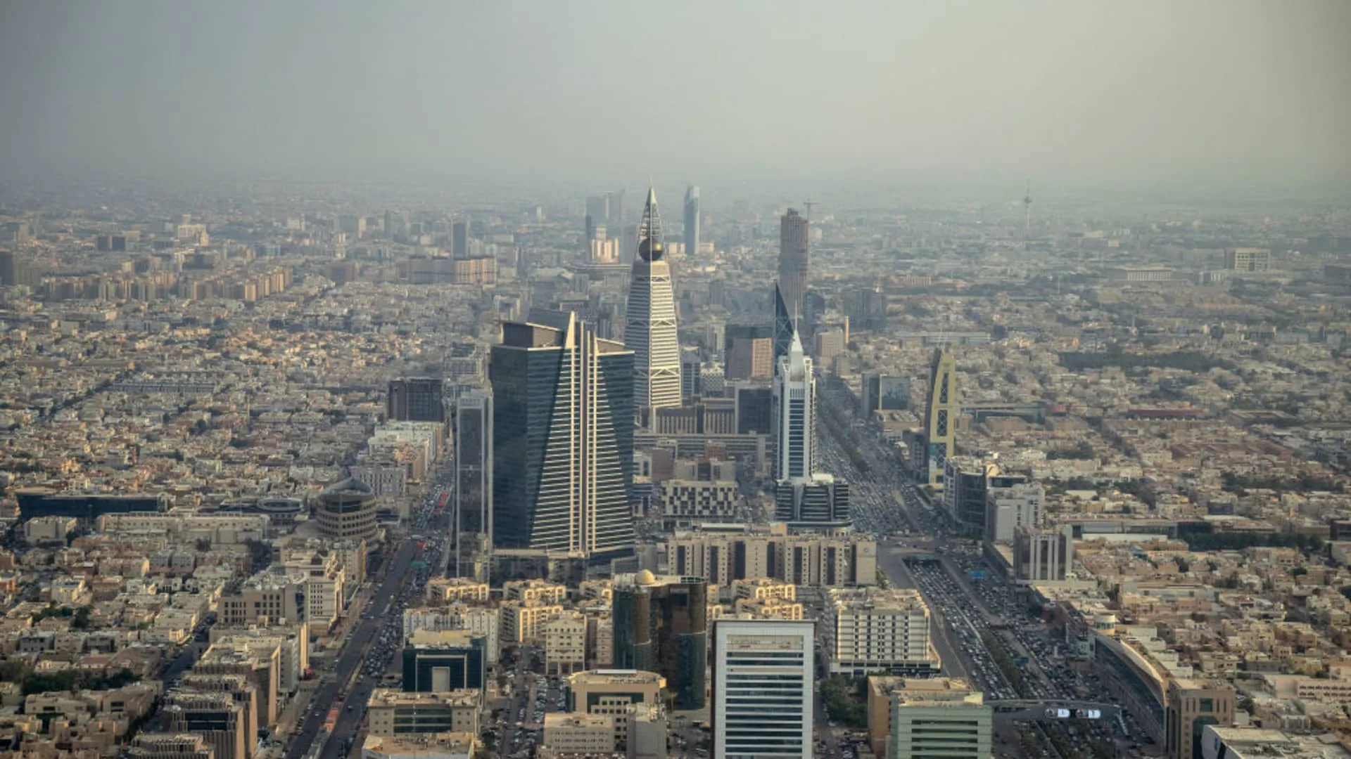 Pilot Tewas dalam Serangan Houthi di Bandara Riyadh, Koalisi Saudi Janji Balas