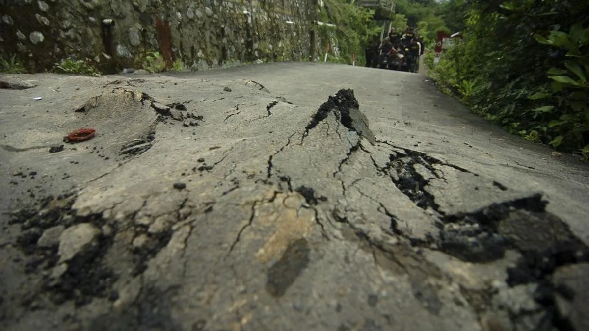 30-Meter Crack on Gumitir Route: Hidden Threat at the Edge of the Jember-Banyuwangi Ravine