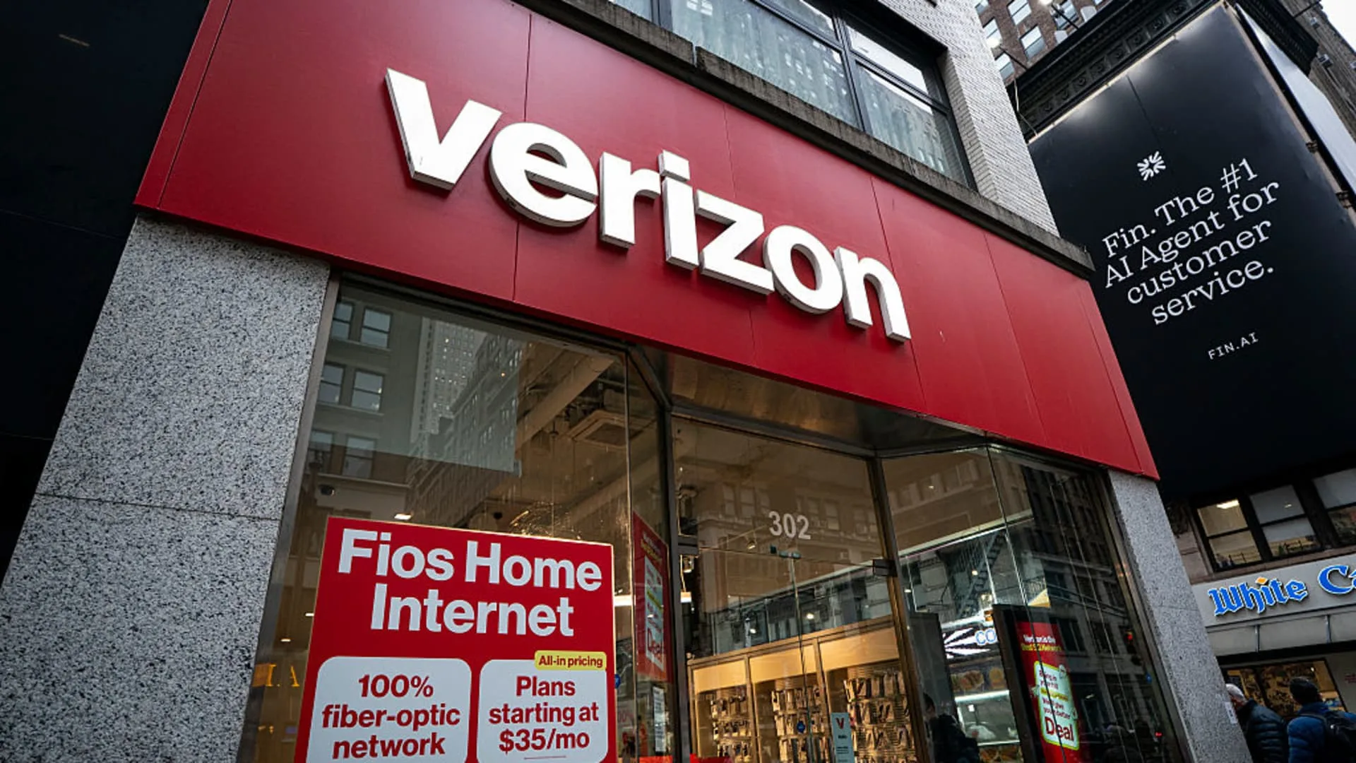 SpaceX Masuk Bisnis Seluler AS, Saham Verizon Anjlok Terburuk Sejak 2002