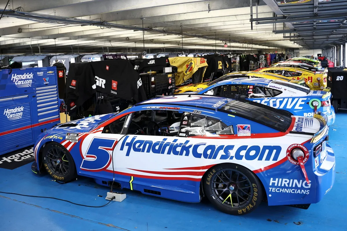 Badai Isaias Hantam Charlotte, Kualifikasi NASCAR Dibatalkan dan Larson Tetap Pole