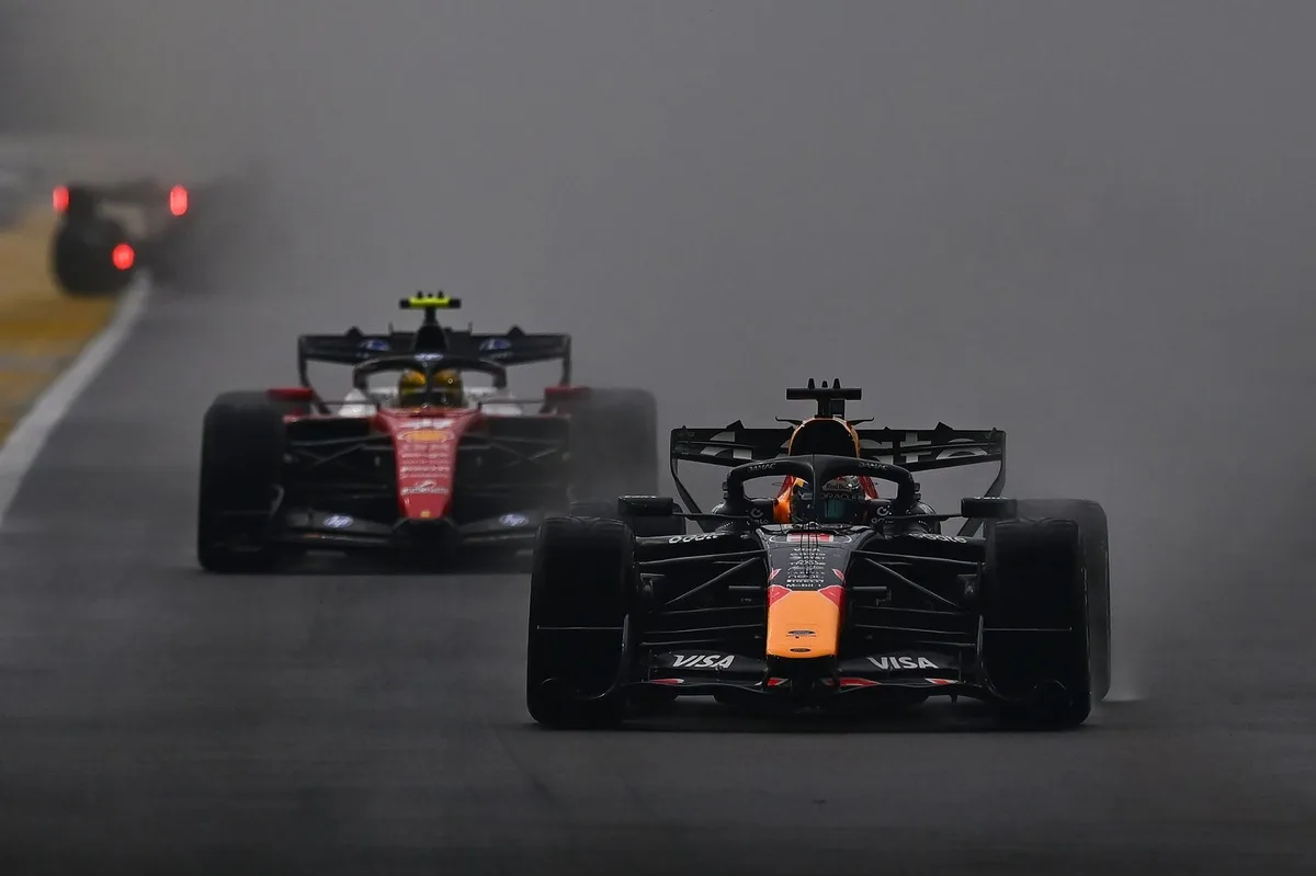 Verstappen Menangi Sprint Singapura, Russell Crash dan McLaren Bertabrakan