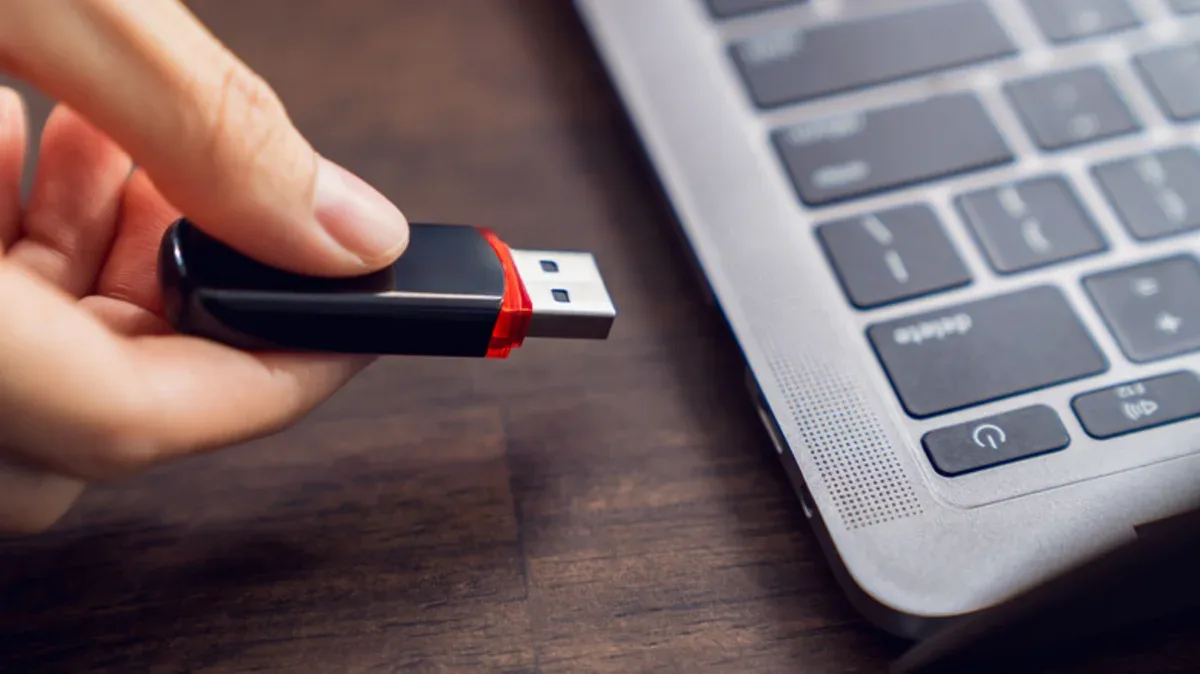 Windows Simpan Jejak USB Drive yang Pernah Dicolok, Ini Cara Menghapusnya