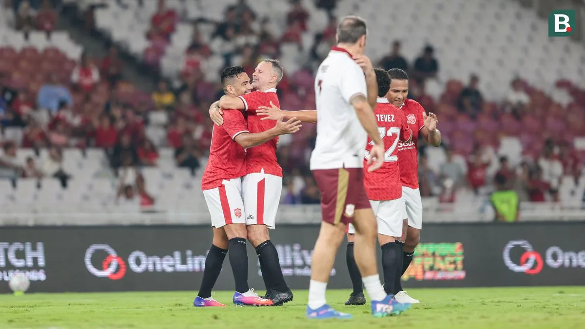 North London Legends Kalahkan Manchester United Legends 3-2 di GBK, Gibran Saksikan Langsung