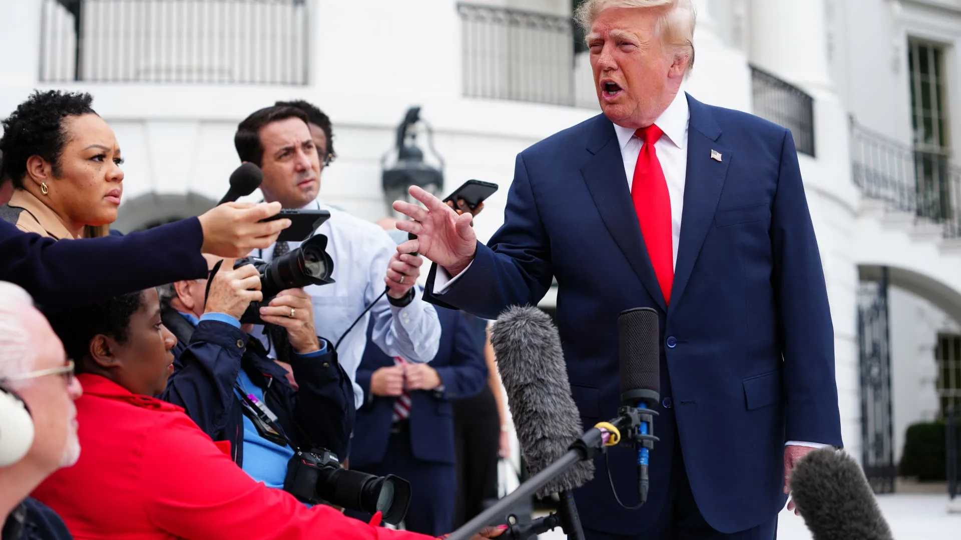 Trump Pertimbangkan Gabung Arab Saudi Lawan Houthi, AS Terancam Perang Dua Front