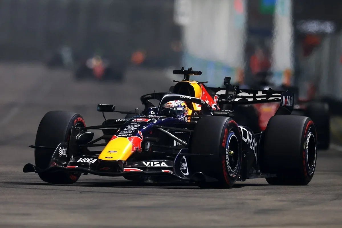 Verstappen Kuasai Marina Bay, Kemenangan Perdana di Singapura Buka Jalan Juara Dunia