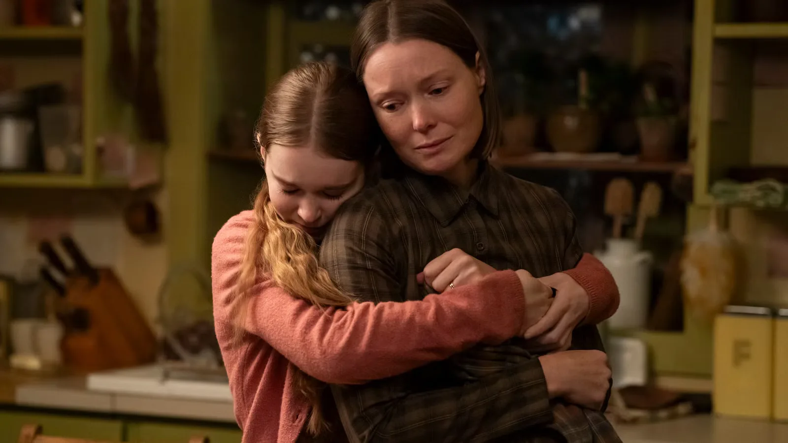 Samantha Sloyan dan Seni Memanusiakan Ibu Monstrositas dalam 'Carrie' Versi Mike Flanagan