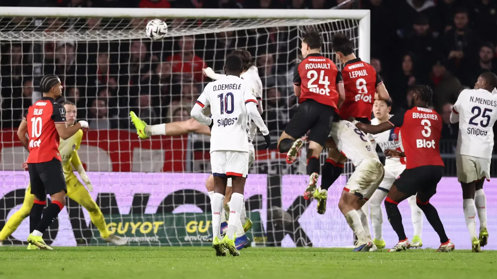 Aston Villa Incar Esteban Lepaul, Rennes Pasang Harga Tinggi