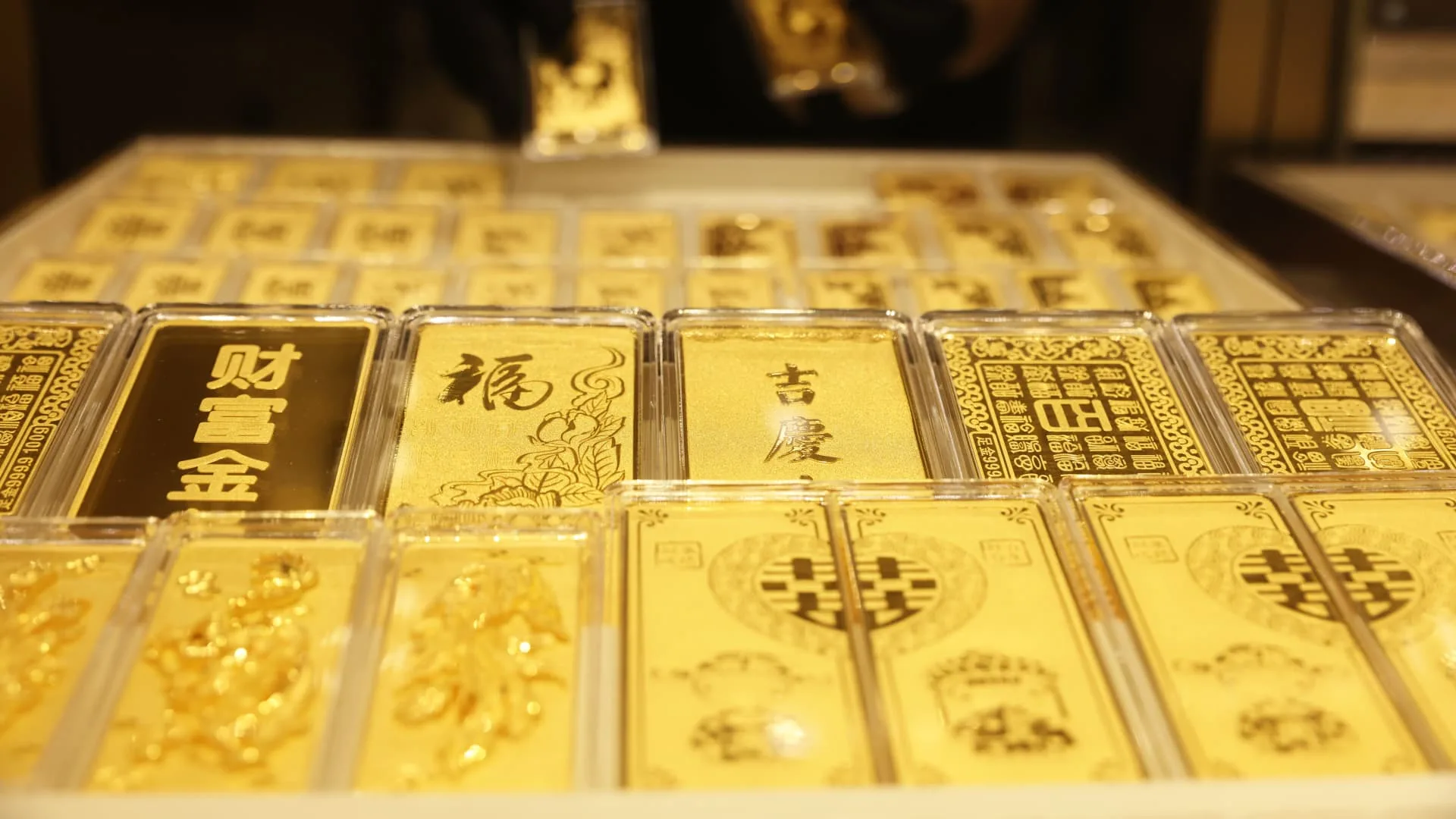 China Borong Emas Rekor demi Lepas dari Dolar, Harga Bullion Punya Penopang Baru