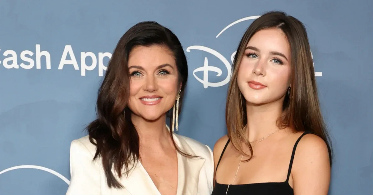Tiffani Thiessen Sambut Kembalinya Tren 90-an: 'Lingkaran Mode Itu Nyata'