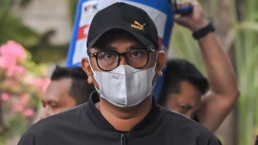Klaten Regent Arrives at KPK, Blue Barrel Containing Rp1.9 Billion Becomes Key Evidence