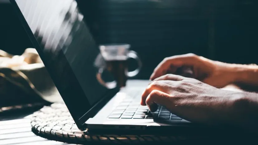 LinkedIn Perangi 'AI Slop', 40% Postingan Panjang Terdeteksi Buatan Mesin