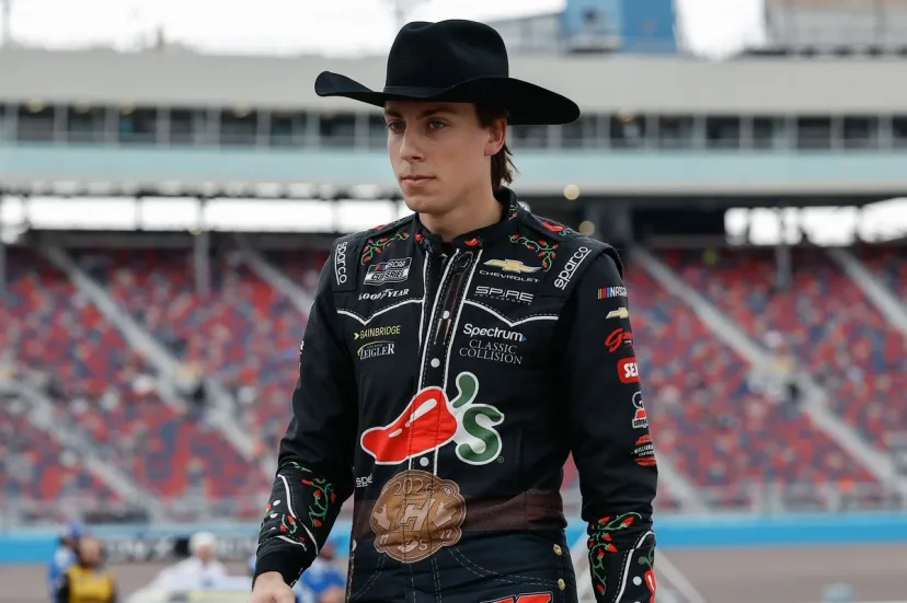 Zane Smith Tabrak Carson Hocevar Usai Balapan NASCAR Phoenix, Rivalitas Memanas