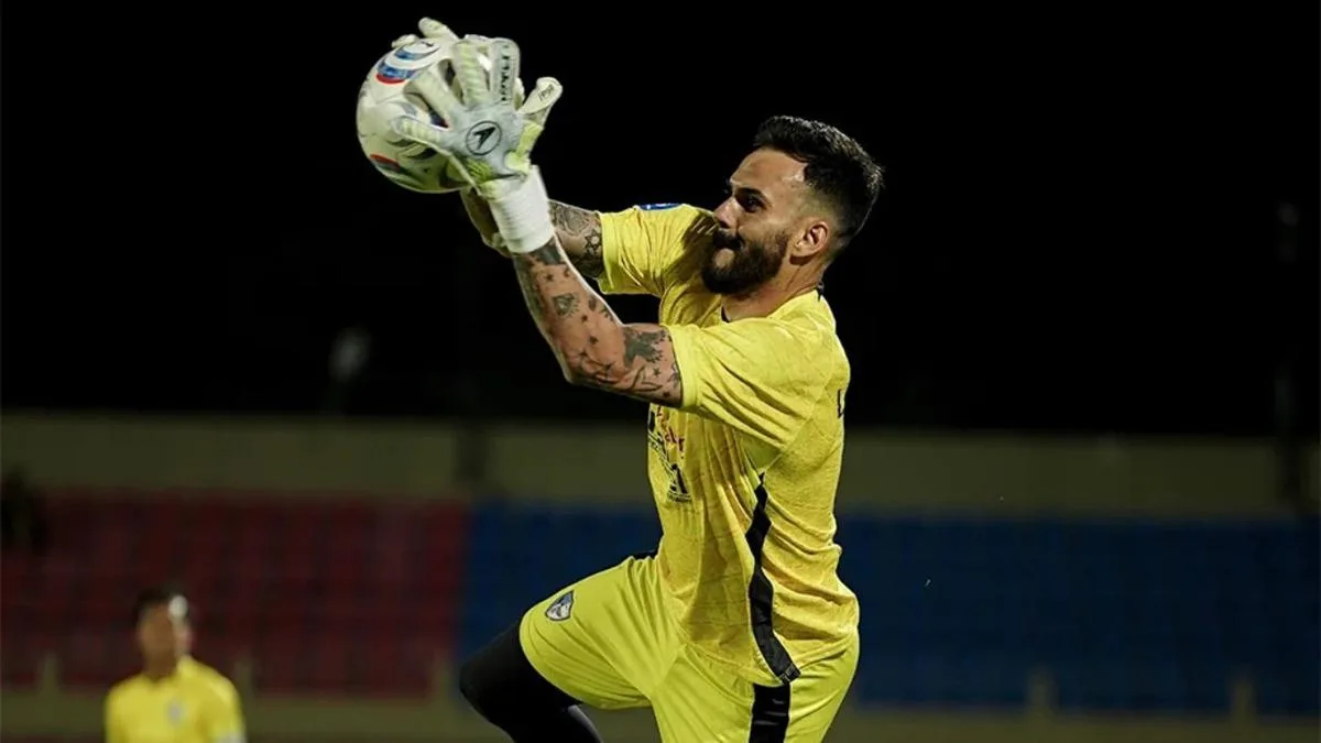Lucas Frigeri, Kiper 37 Tahun yang Langsung Jadi Pahlawan Isenmulang FC di BRI Super League
