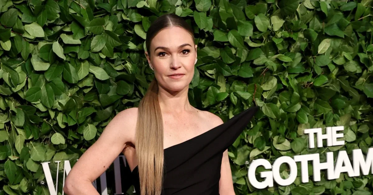 Julia Stiles Returns to '10 Things I Hate About You', Honors Heath Ledger on Dancing with the Stars