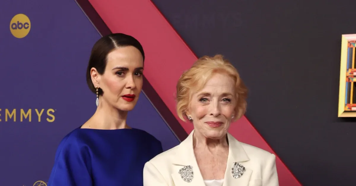 Holland Taylor dan Sarah Paulson: 12 Tahun Pacaran, Kok Tetap Pisah Rumah?