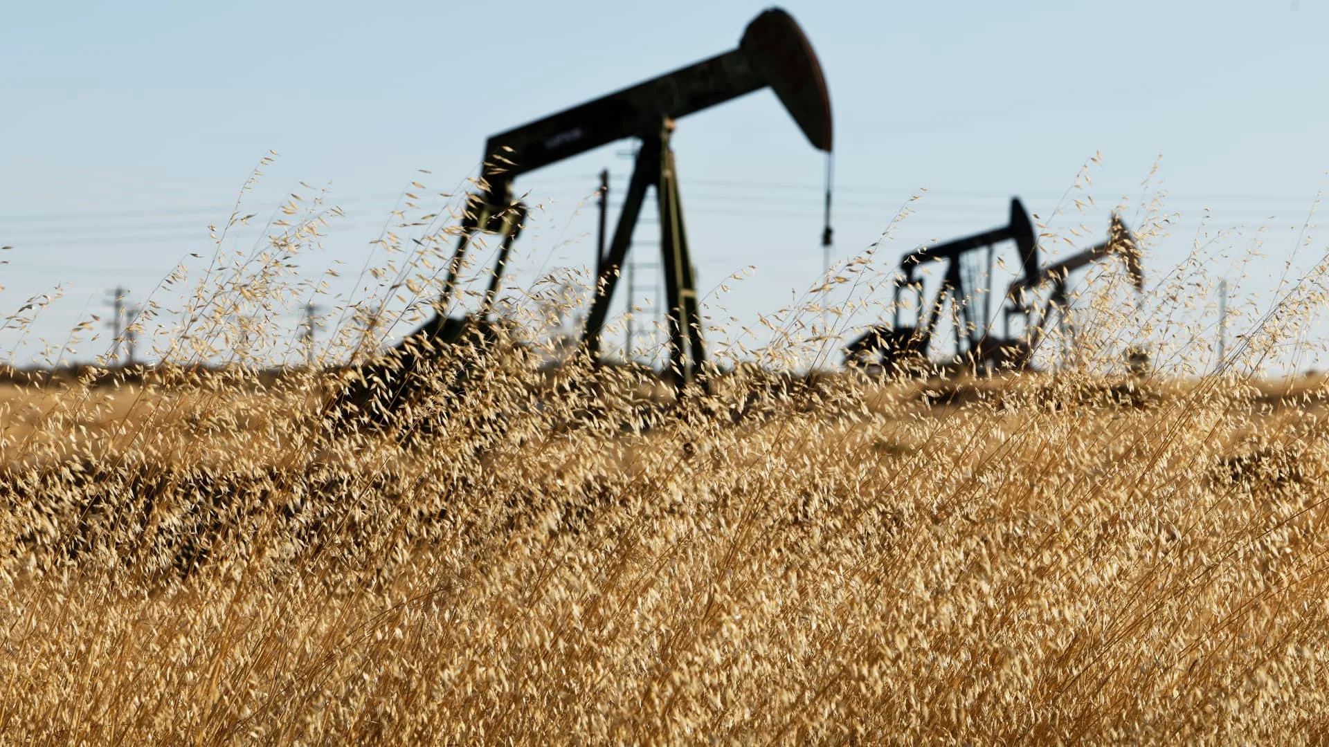 Brent Tembus $112, Ancaman Serangan Baru ke Iran Kembalikan Premium Risiko Timur Tengah