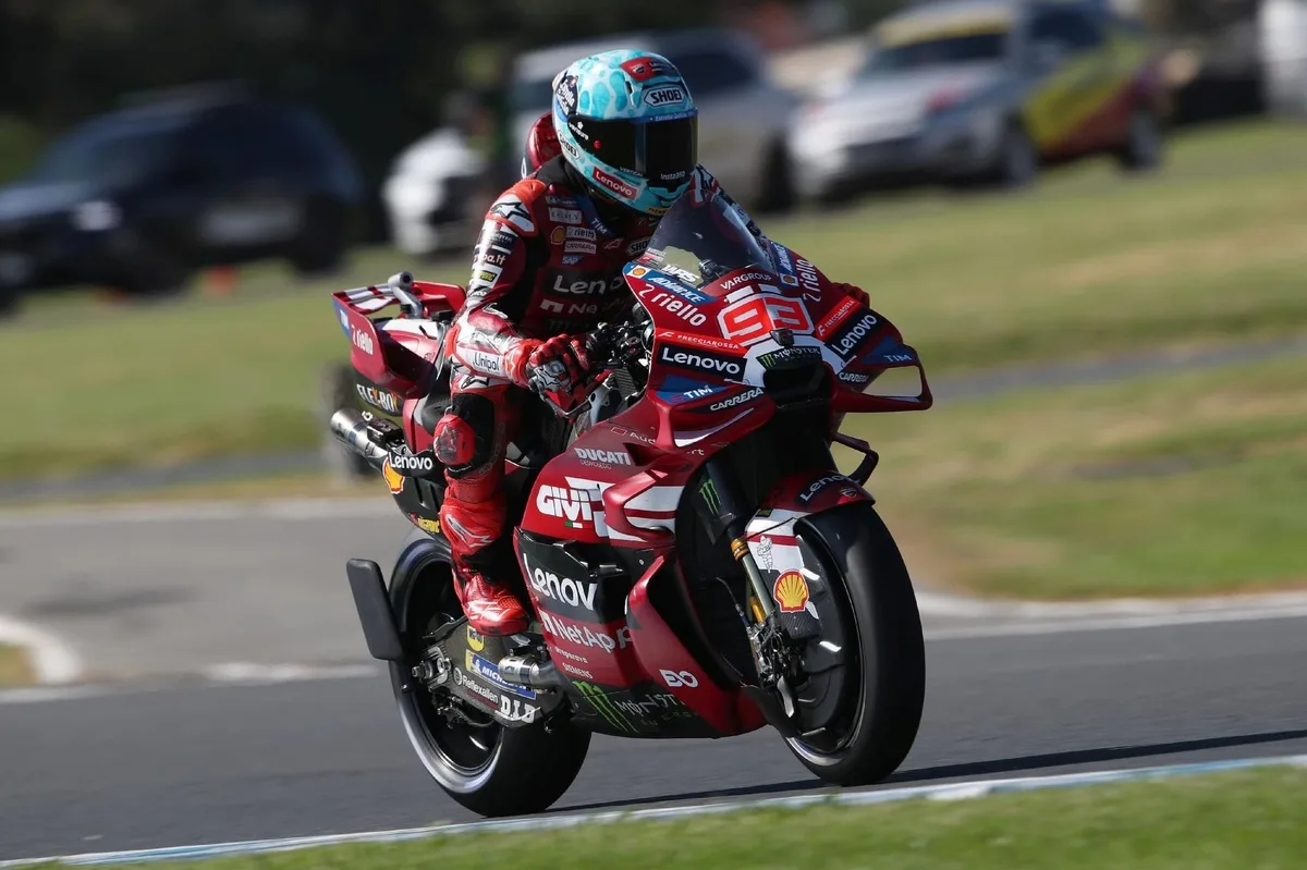 Marquez Bangkit dari Crash, Rebut Pole di Phillip Island yang Basah