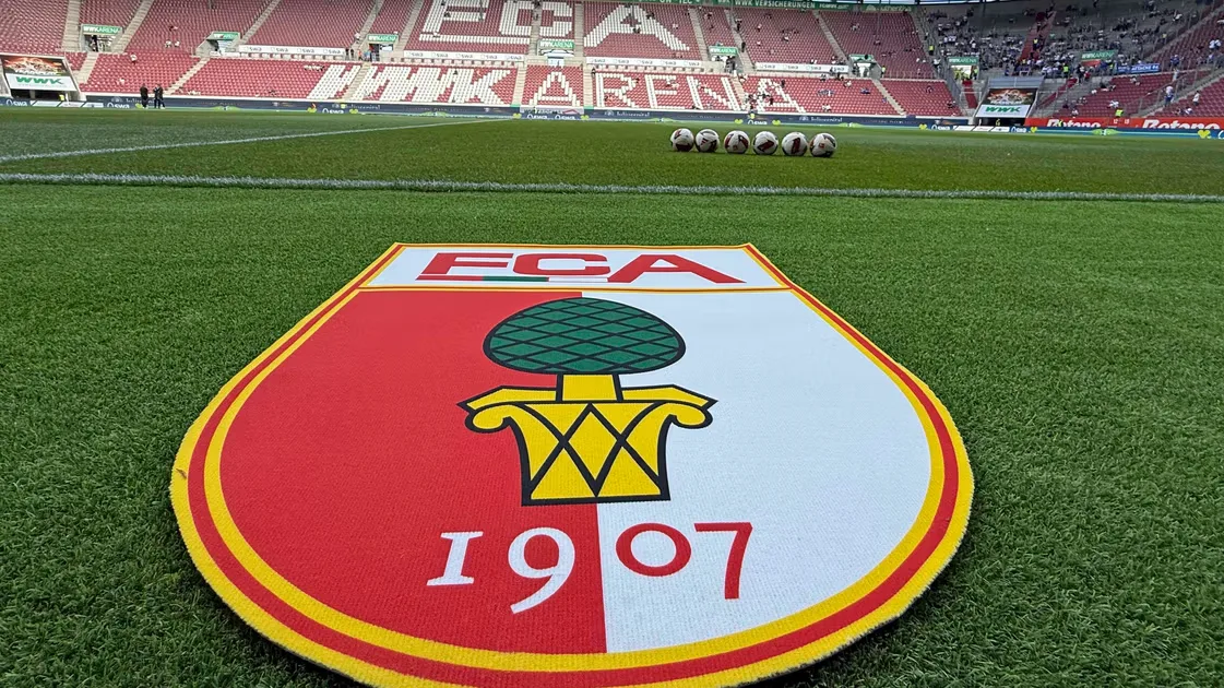 Augsburg Ambil Langkah Hukum Usai Pemainnya Terima Serangan Rasial dan Ancaman Kematian