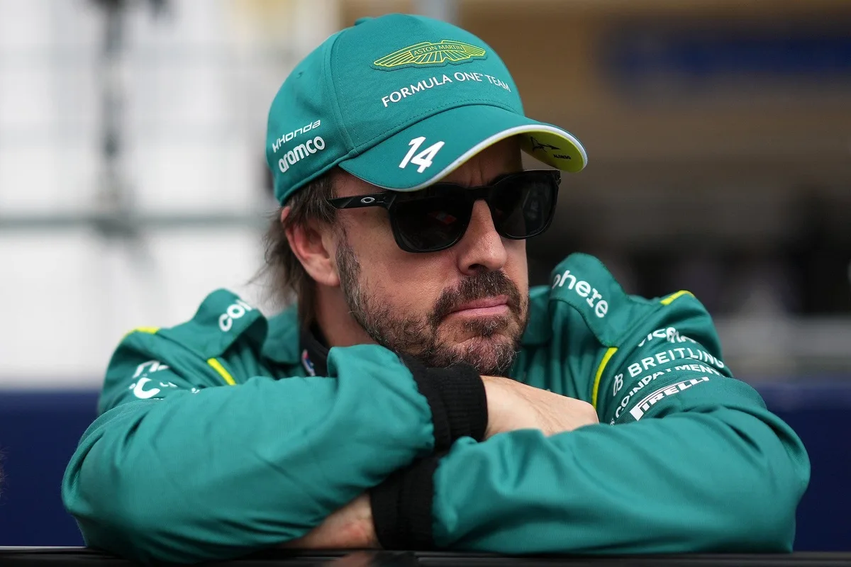 Alonso Semprot Standar Balap Albon: 'Kualitas Pembalap Papan Bawah Sangat Rendah'