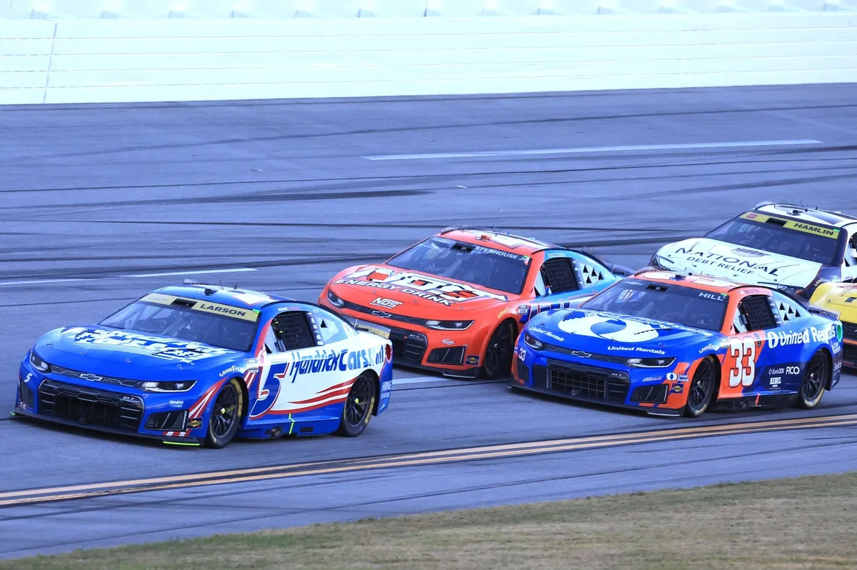 Austin Hill Kehilangan Kemenangan Perdana di Talladega Akibat Mati Mesin di Detik Terakhir
