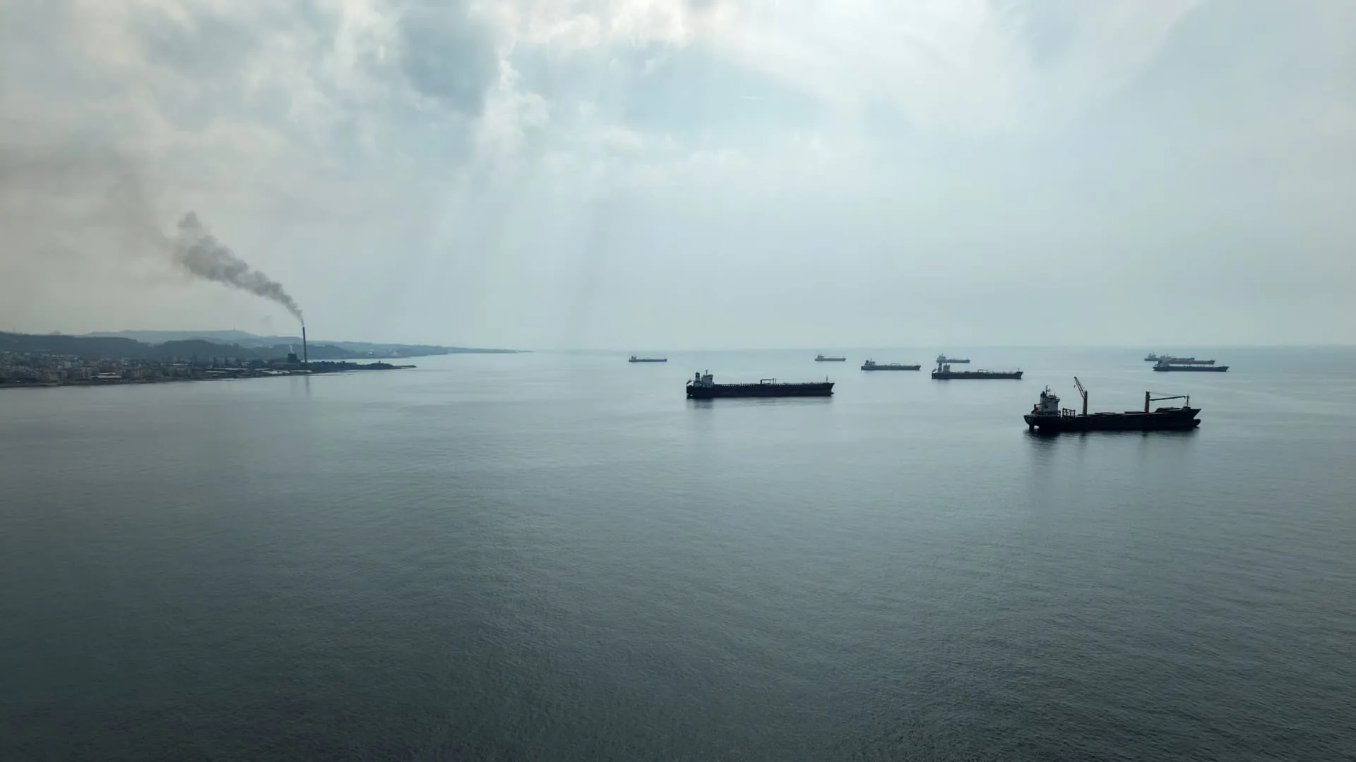 Oil Prices Waver: Tehran Diplomacy Eases Tensions, but Houthi Threat Persists