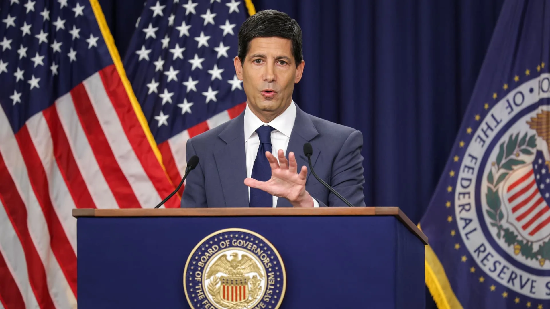 Warsh Sengaja Buat Wall Street Menebak-nebak, Sinyal Suku Bunga The Fed Kian Samar
